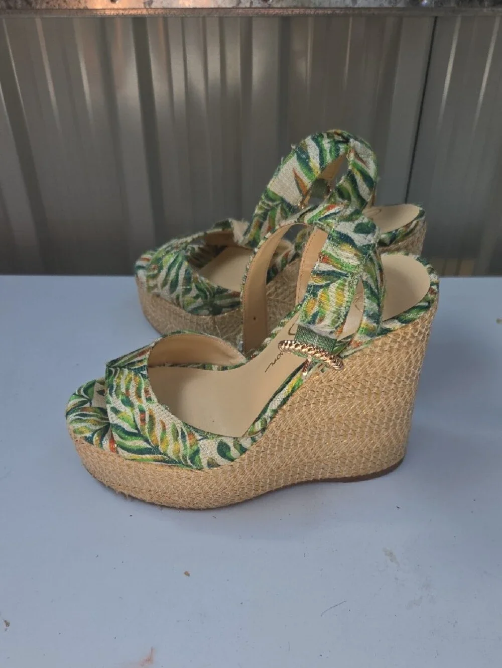 Jessica Simpson eye catching
